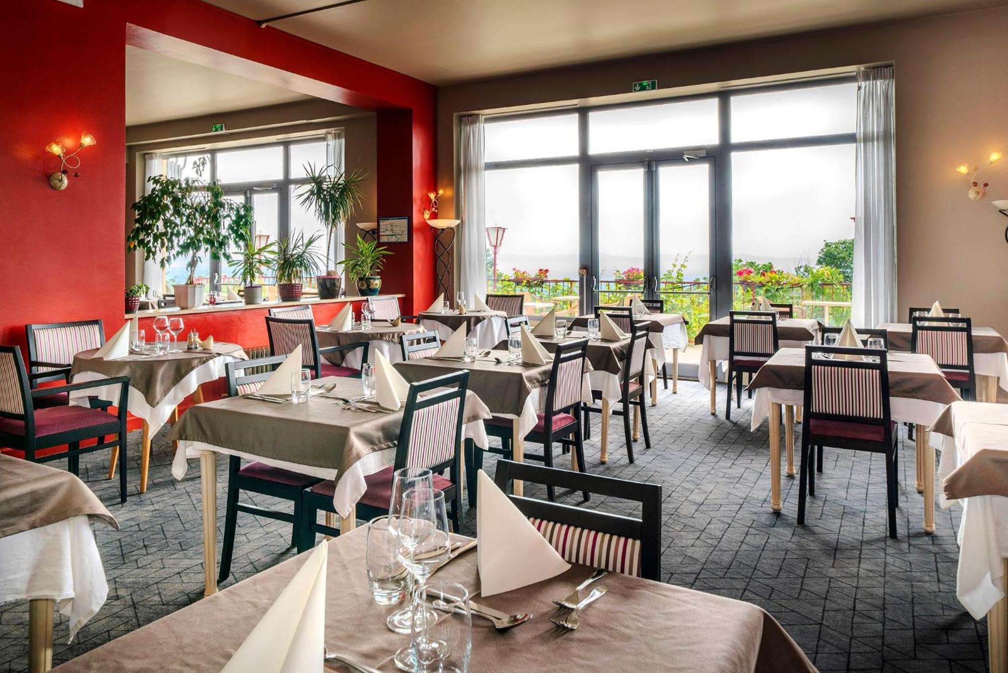 Alexain Hotel Restaurant&Wellness - Colmar Ouest Trois-Épis Exterior foto